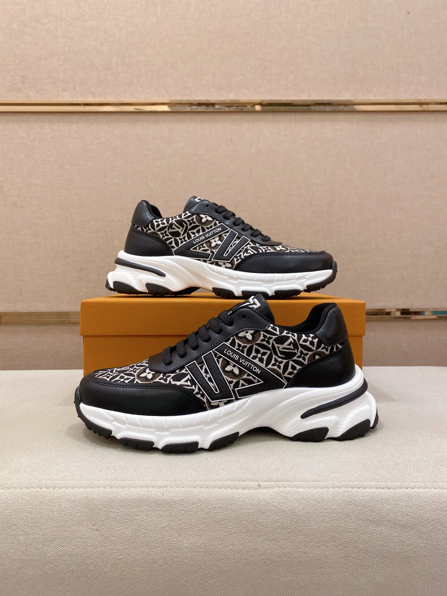 Men's shoes 442💰louis vuitton (Louis Vuitton/lv)🔍🔍The new counters are on sale at the same time. The uppers are imported from Italy. ⃣️Re-engraved🇮🇹💪💪, ⚠Sole: The original sole is specially provided by the original factory, the exclusive movable molded sole is super comfortable, ⚠Original and single goods 🔍high quality, you can enter and leave the counter at will, welcome to compare⚠. Code number: 38-44 (45/customized, non-refundable)
